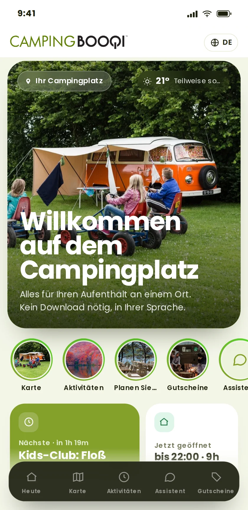 CampingBooqi mit dem digitalen Guide auf einem Handy