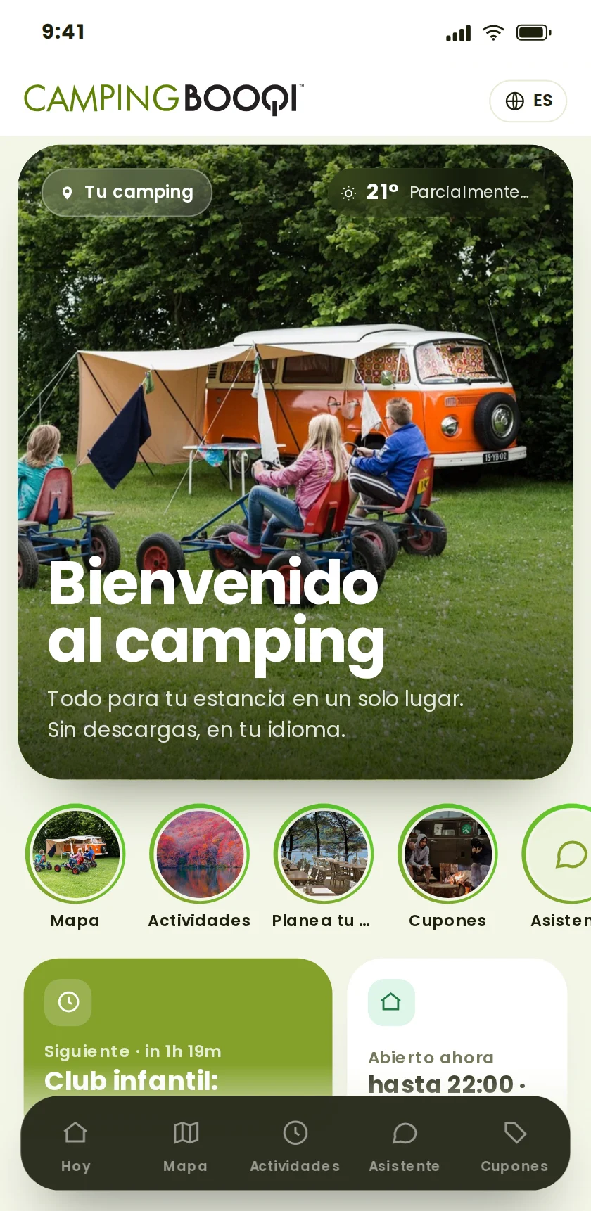 CampingBooqi con la guía digital en un teléfono